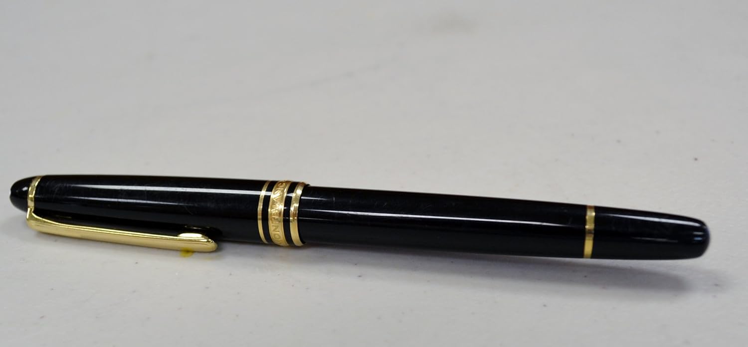 Fountain Pen, Black with Gold Trim W942