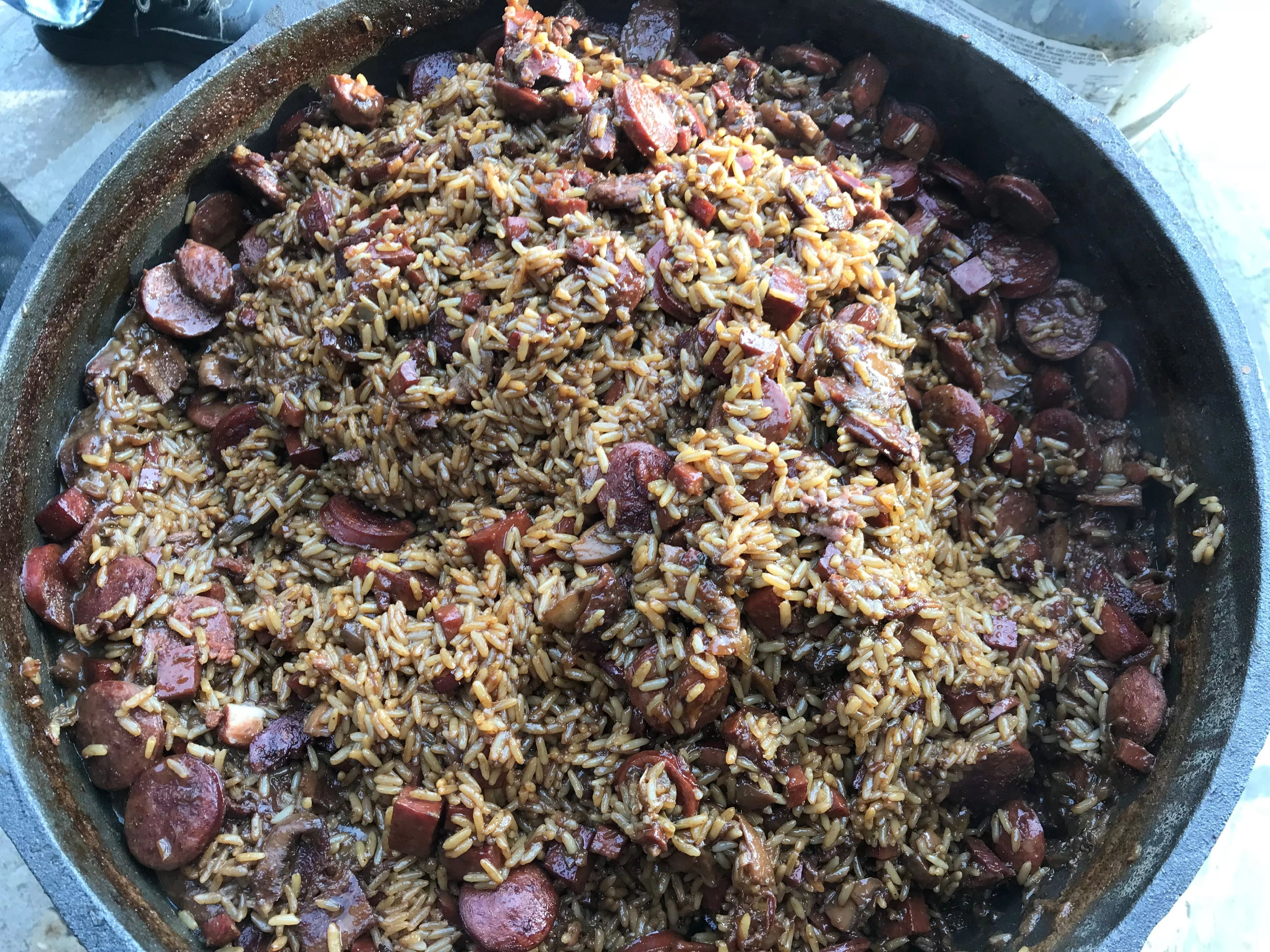 Pre-Seasoned 8 qt Cast Iron Dutch Oven M63226