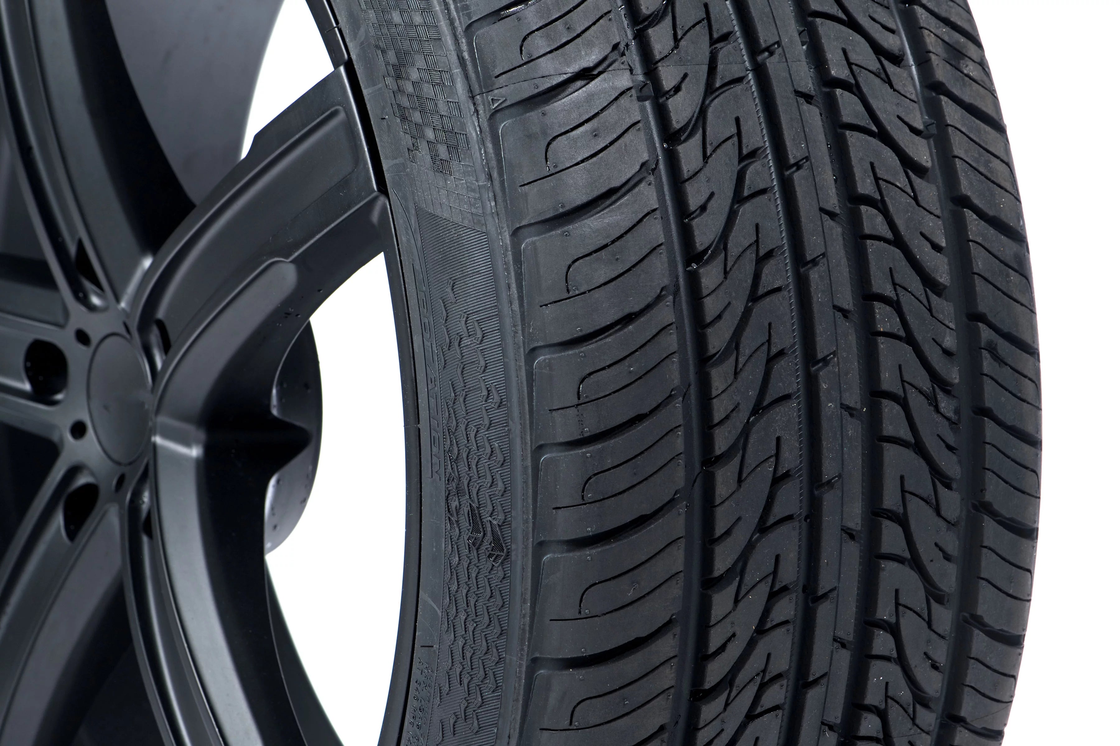 245/40ZR18 97W XL All Season Passenger Tire W351012