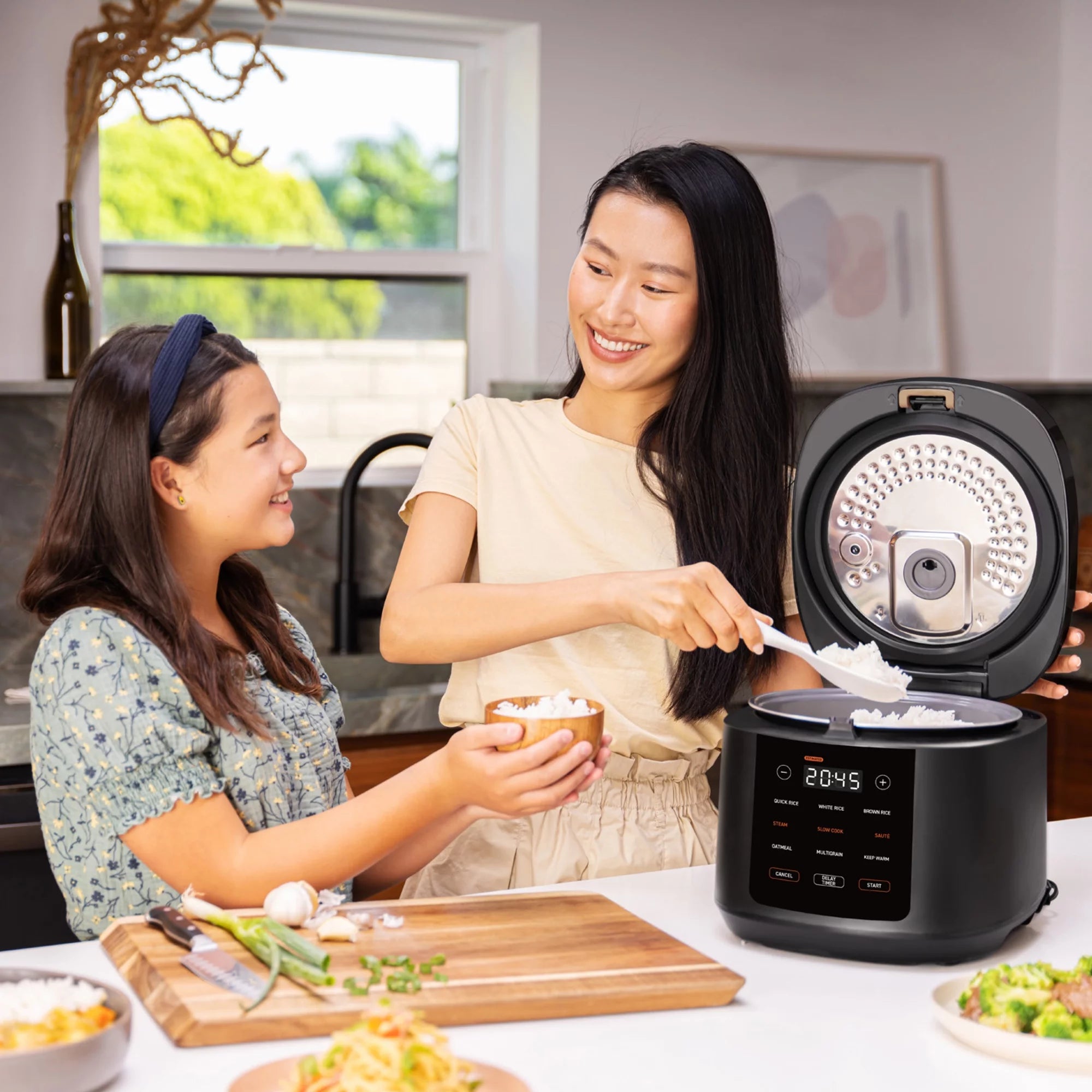 5.0-Quart Rice Cooker with 9 Cooking Functions and Touch Control H932