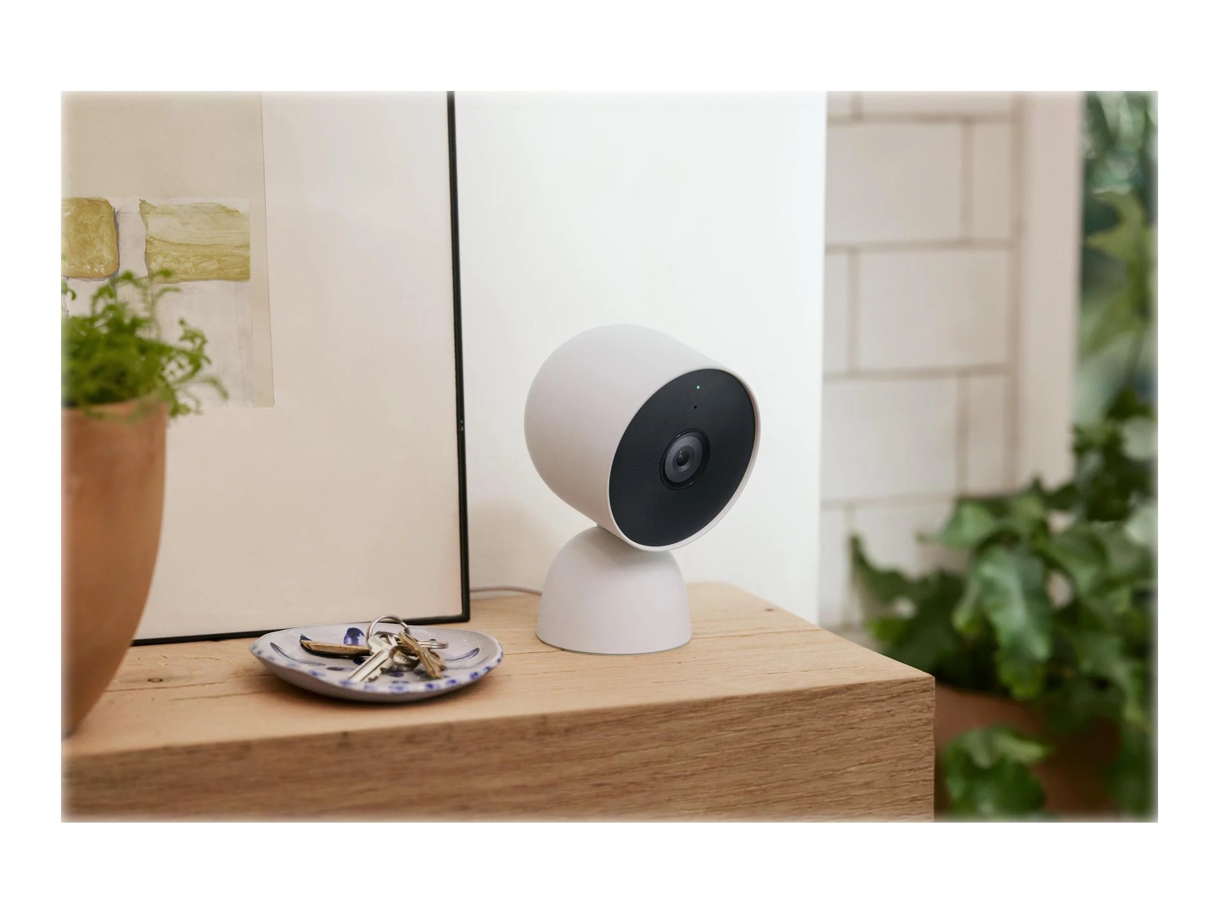 Indoor Wi-Fi security camera with 1080p video and two-way audio Q39143