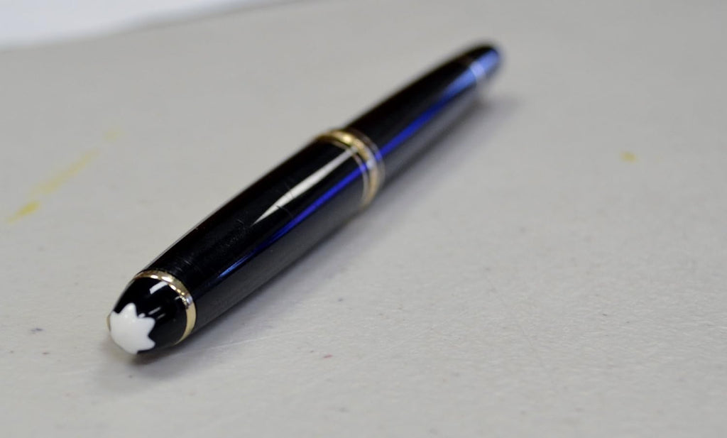 Fountain Pen, Black with Gold Trim W942