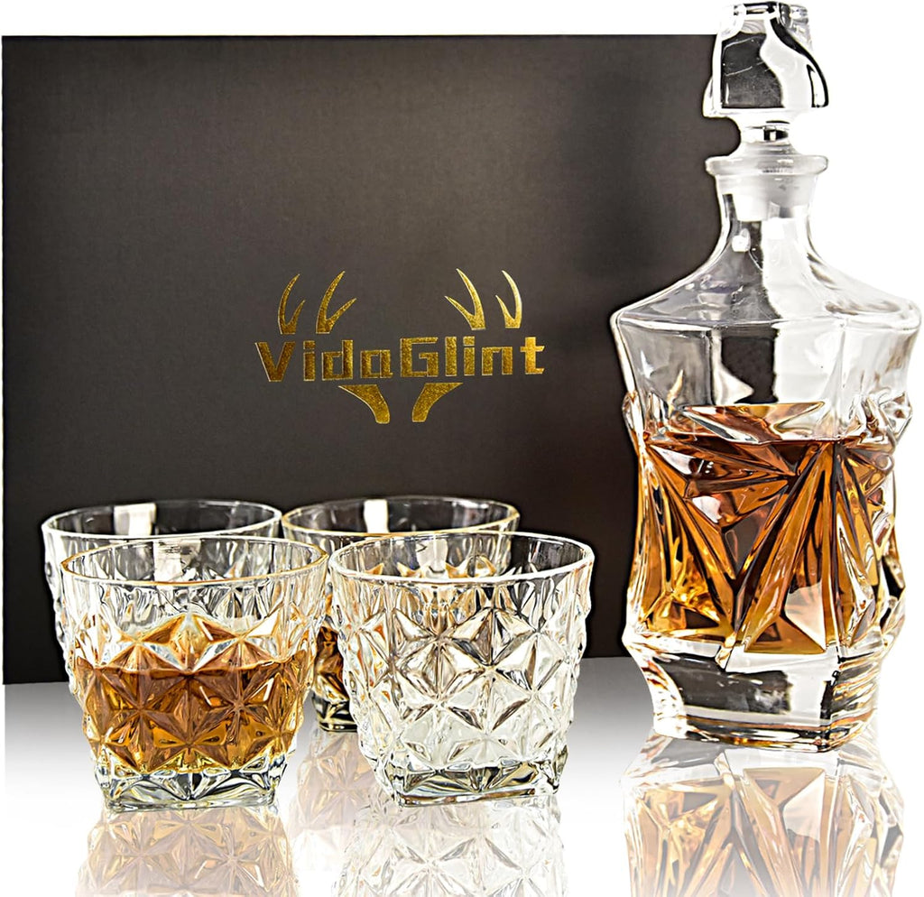 Whiskey Luxury Decanter Set with 4 glasses & Crystal Decanter in giftbox, Hand grinding Bottle stopper & Crystal whiskry Decanter for man, Rum, Tequila, Gin, or Bourbon - capacity 850ml