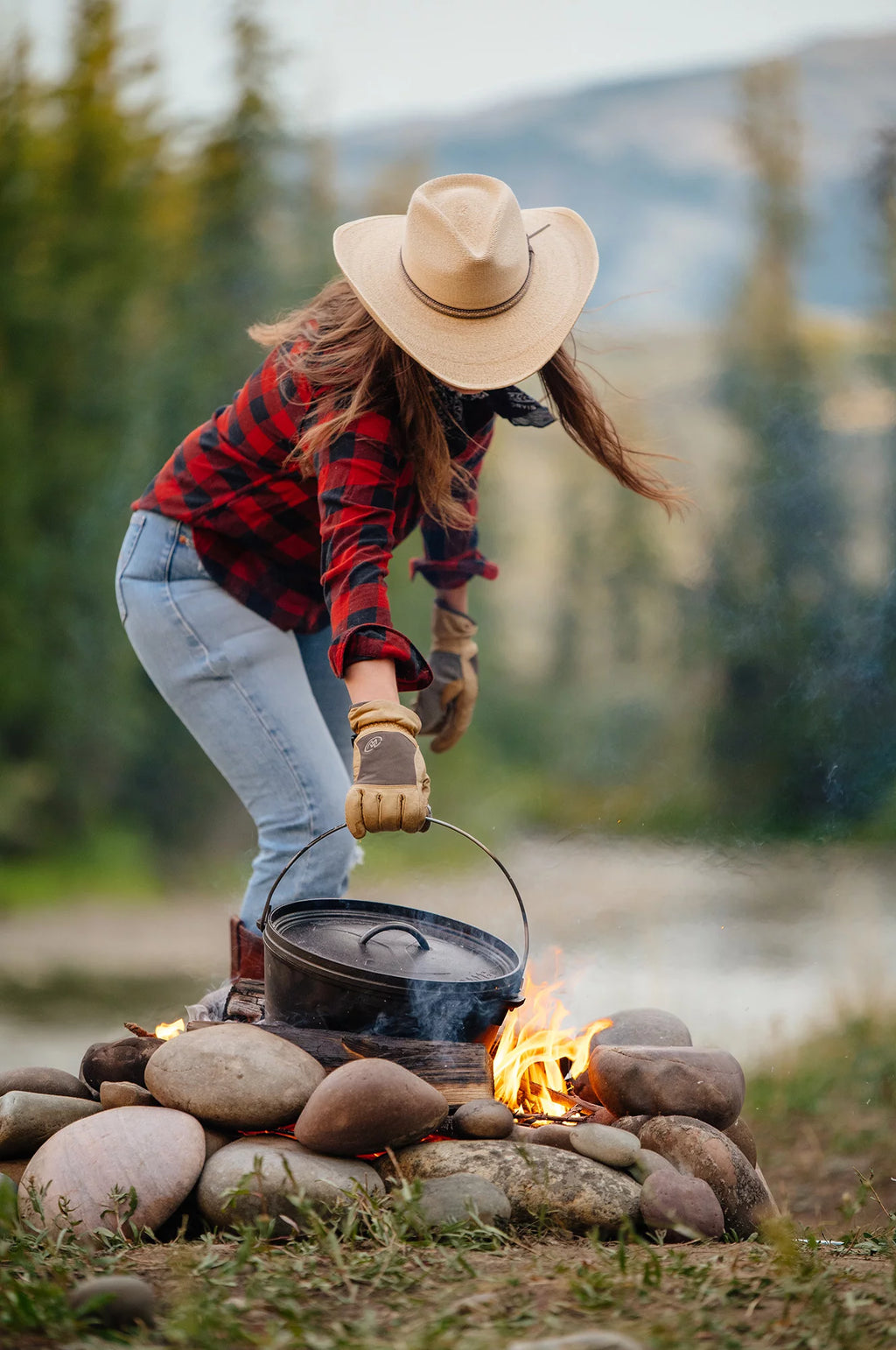 Seasoned Cast Iron Deep Camp Dutch Oven, 8 Quart P2796